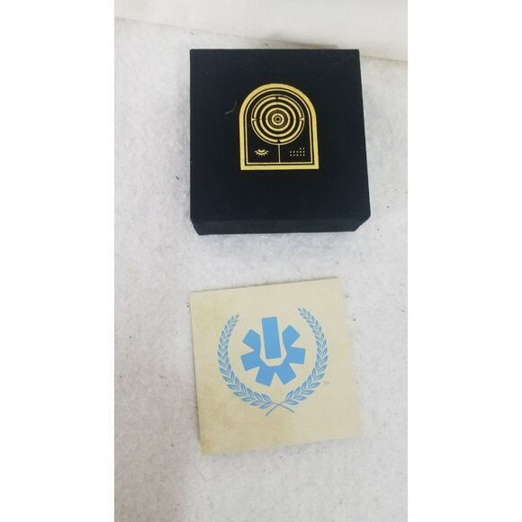Destiny 2 Deadeye Seal Pin Bungie Rewards Medallion RARE RETIRED - Picture 3 of 4